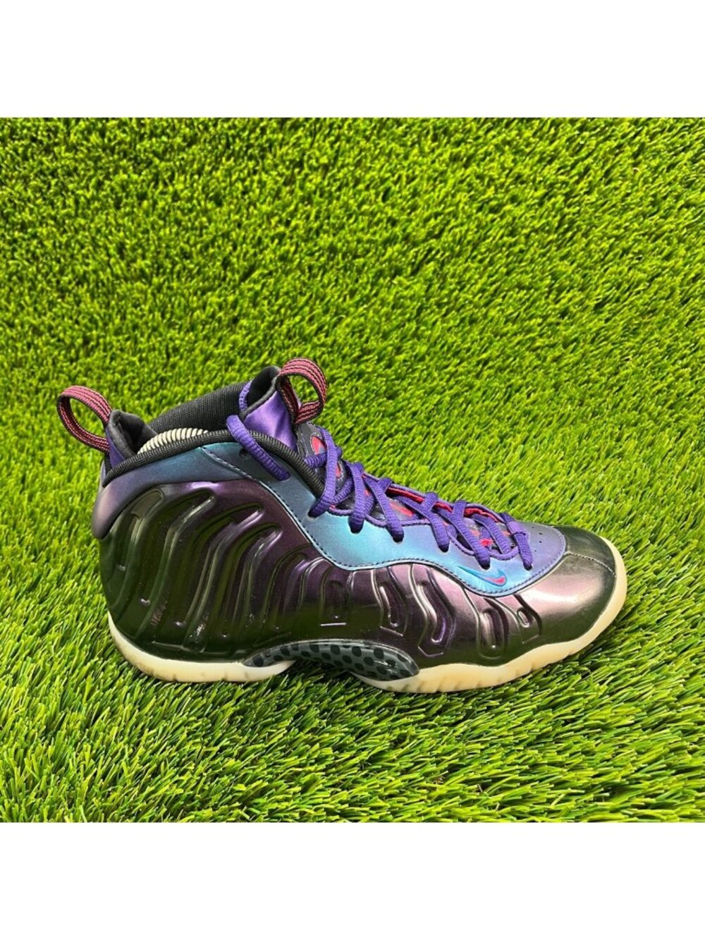 Nike Air Foamposite One Girls Size‎ 6Y Purple Athletic Lifestyle Shoes Sneakers